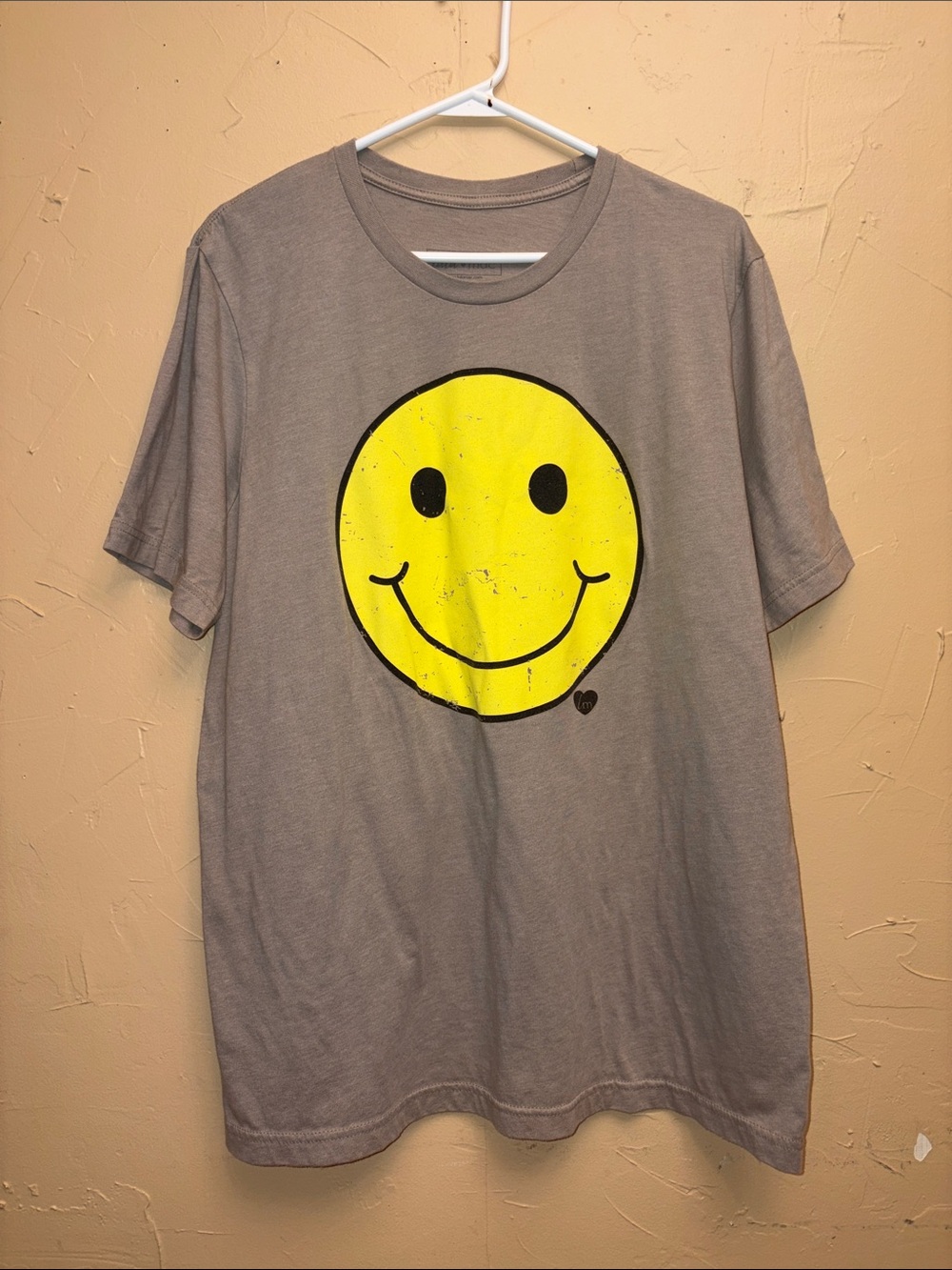 Lulu Mac XL Women's Gray Graphic Short Sleeve Tee with Yellow Smiley Face Shirt